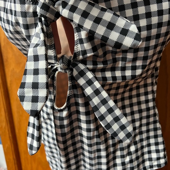 Old Navy size M Swimsuit - Picture 3 of 7